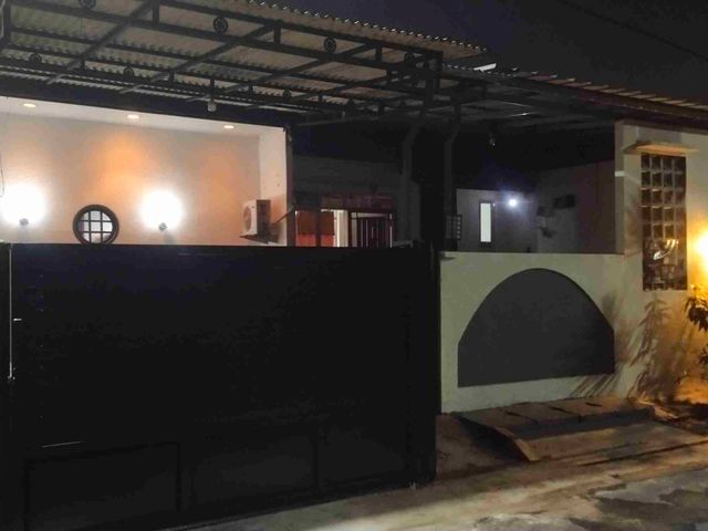 rumah hoek tidak hadapan rumah lain