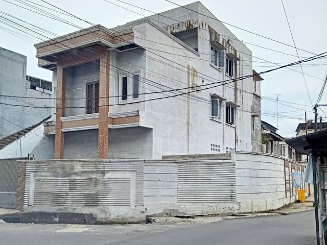 Rumah 3 Tingkat Jl Pisang Medan Barat