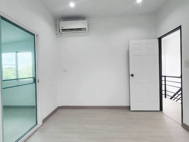 place photo 54