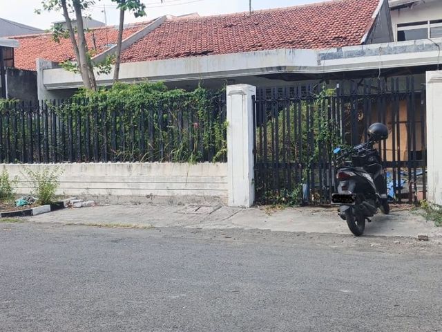 Jual/Sewa Rumah Hitung Tanah Murah di Darmo Permai Timur Surabaya Barat Selangkah ke Raya HR Muhammad