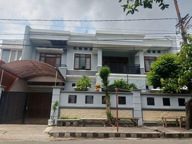 Rumah Manyar Tirtoyoso Mewah Siap huni Row jalan 3 mobil