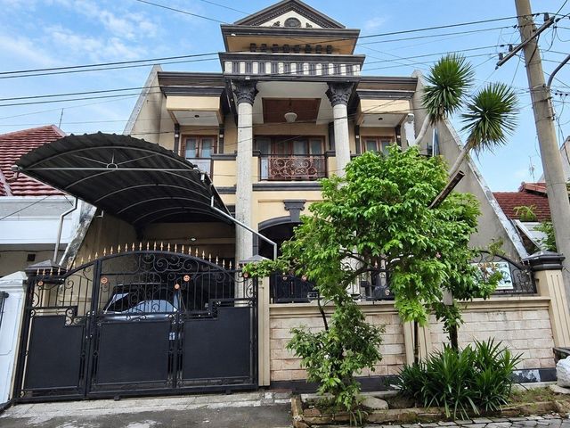 Rumah Sutorejo Selatan Row 2 mobil Dekat Unair