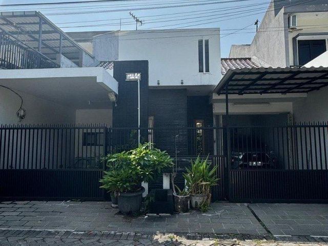Rumah Sutorejo Timur Dekat Unair ITS Row 2 mobil longgar Terawat