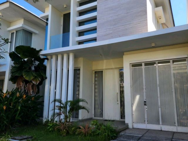 Disewakan Rumah 2 lantai di The Mansion Pakuwon Indah Surabaya