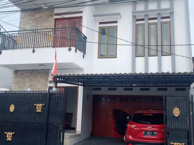 TURUN HARGA DIJUAL RUMAH BAGUS di Jakarta Selatan Terasa Baru Bangunan 2 lantai