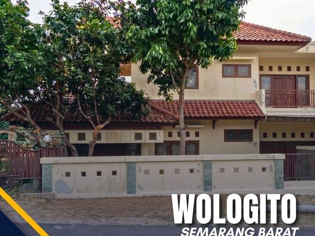 Rumah Besar di Wologito Semarang Barat