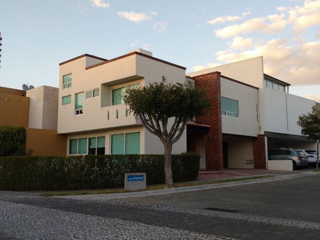 LOMAS 1, CASA EN RENTA CLUSTER 888