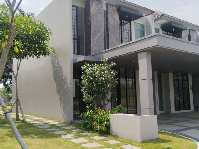 Rumah Brisbane Grand Pakuwon surabaya