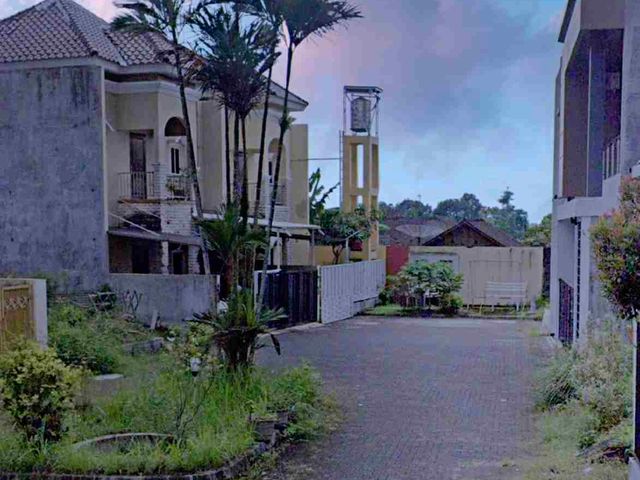 DIJUAL RUMAH 2 LANTAI DEKAT AKMIL MAGELANG 
LT 139 m2 , LB 200 m2
KT 3  + kt pembantu , KM 3
Listrik 2300
Air PDAM
SHM on Hand 
Harga 2,2 M nego