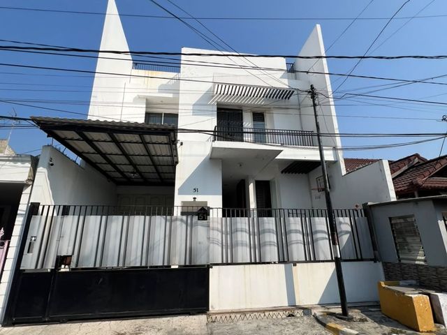 DIJUAL RUMAH MEWAH DARMO BARU BARAT