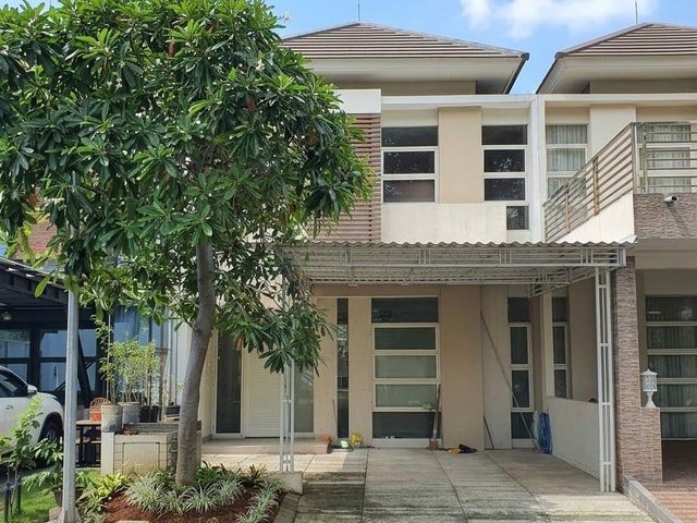 Rumah Pakuwon City  STRATEGIS, FURNISH