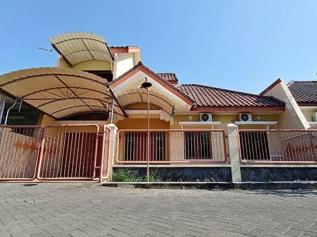 SEWA RUMAH ASRI 2 LANTAI SEMI FURNIS  SIAP HUNI KLAMPIS SEMALANG INDAH