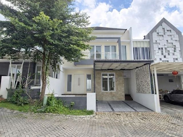 RUMAH BARU ROYAL RESIDENCE CLUSTER ST JAMES