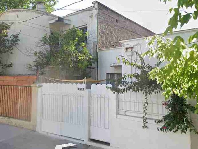 Arriendo casa 3 dormitorios 1 baño en Ñuñoa. 1 estacionamiento