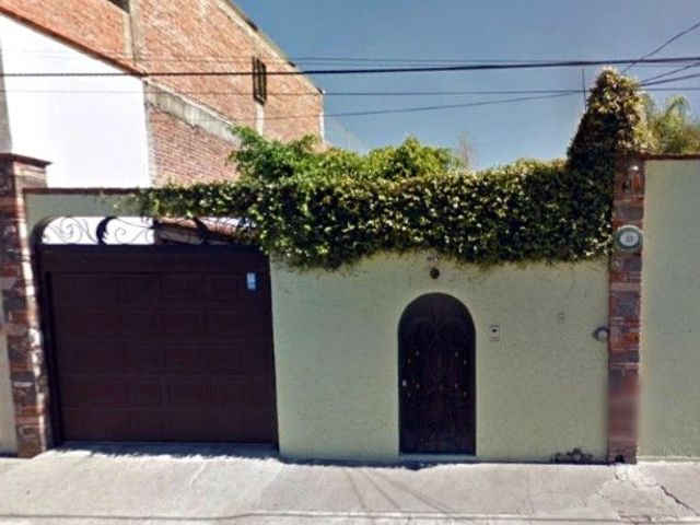 CASA EN GUANAJUATO, MUY AMPLIA, CUENTA CON TODOS LOS SERVICIOS Y AMENIDADES