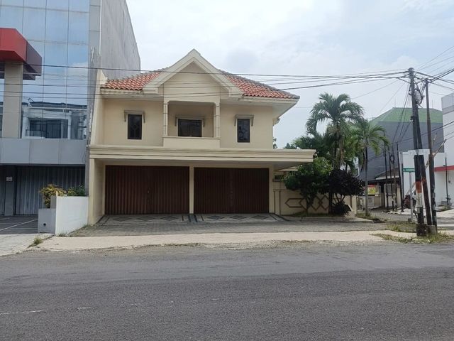 Disewakan rumah di Gayungsari