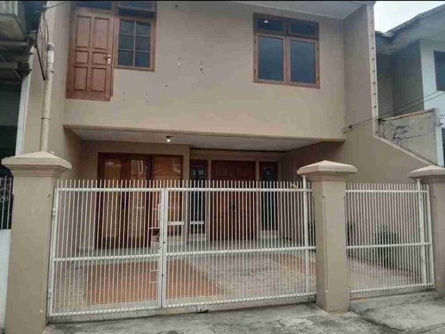 Disewakan rumah 2 lantai di malaka duren sawit.