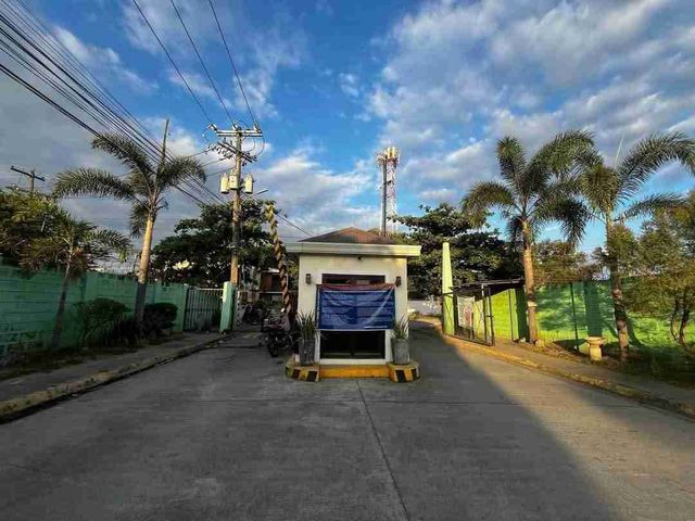 lot for sale in Holy Angel Village Ph 6 Telabastagan San Fernando Pampanga near SM Telabastagan & commercial establishments. Flood free!