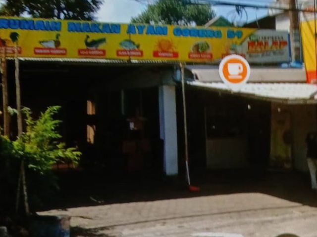 Bangunan  di Jl Perintis Kemerdekaan Semarang