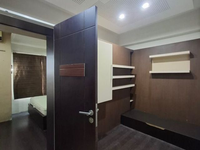 Disewakan apartemen full furnished 1BR Metropolis tower A lantai 17 hadap jalan , Surabaya Selatan