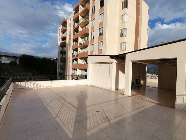 AMPLIO  APARTAMENTO ,  FRENTE  AL  PARQUE  MAS  GRANDE DE  CIUDAD  VERDE
