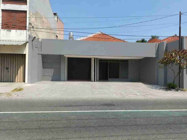 Di sewakan rumah lega 250 m2 di solo kota bisa untuk usaha