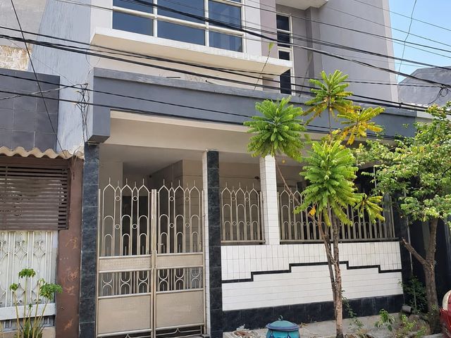 Disewakan Rumah 2 lantai di Jl Dukuh Kupang Barat Surabaya