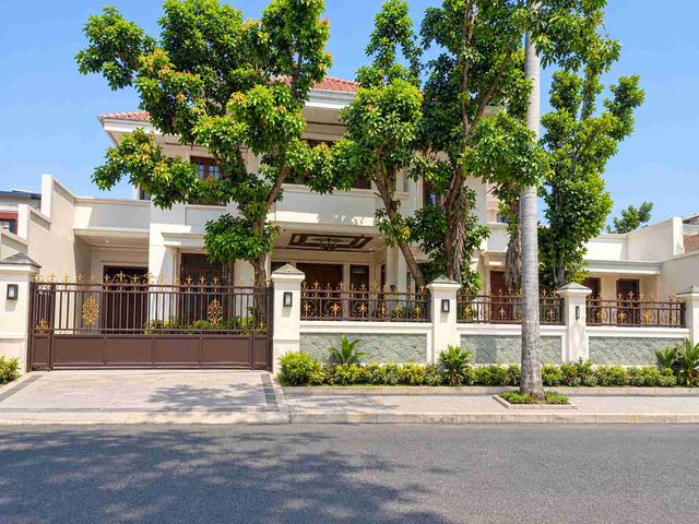 DROP  SUPER DEAL!! Rumah Komersial Strategis Manyar Rejo – Turun Harga Besar
