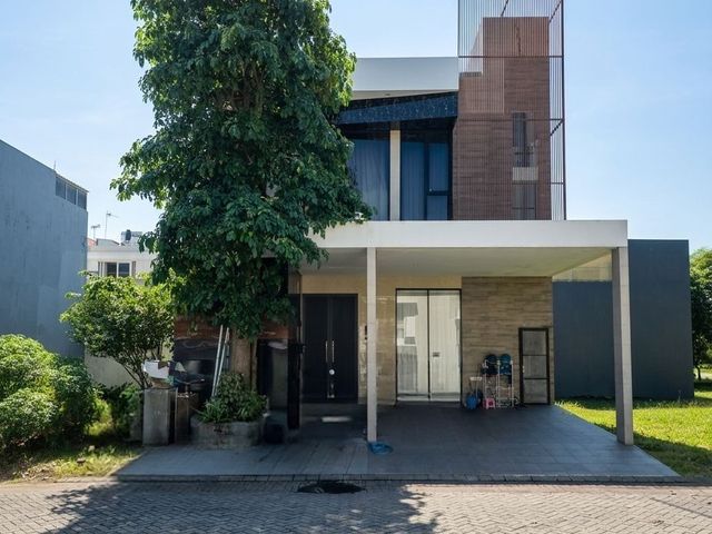 Rumah Grand Island Pakuwon City Minimalis Siap Huni Furnish 10x18 SHM 4,95M