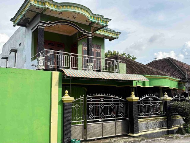 Dijual Rumah Murah Strategis di Palur (Depan Asrama Brigif) Siap lgsg ditempati dan bisa untuk Investasi Masa Depan.