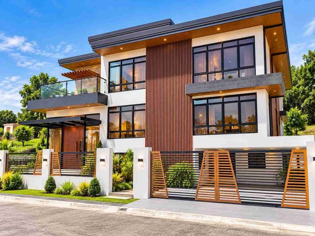 A Golf-Course Lifestyle Residence