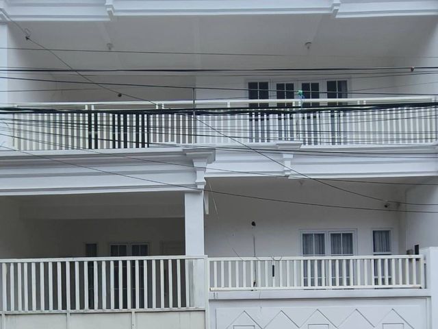 DIJUAL RUMAH DI PLOSO TIMUR TAMBAKSARI. LEBAR 8 METER