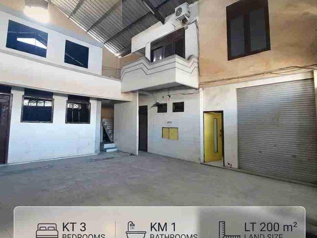 Disewakan Rumah Usaha Strategis Rungkut LT 200m² LB 150m²
