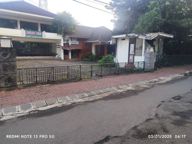 Dijual Tanah dan Bangunan Strategis di Jalan Slamet Riyadi Solo, Lebar Depan 40 Meter, Cocok untuk Hotel dan Komersial