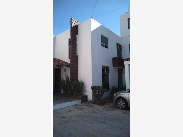 Casa en renta en Cholula, en fraccionamiento en San Pedro Cholula, con porton electrico
