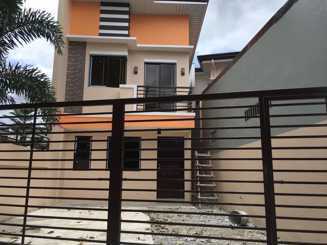 Cresta Verde Exec. Subd. Duplex-type House near SM Fairview