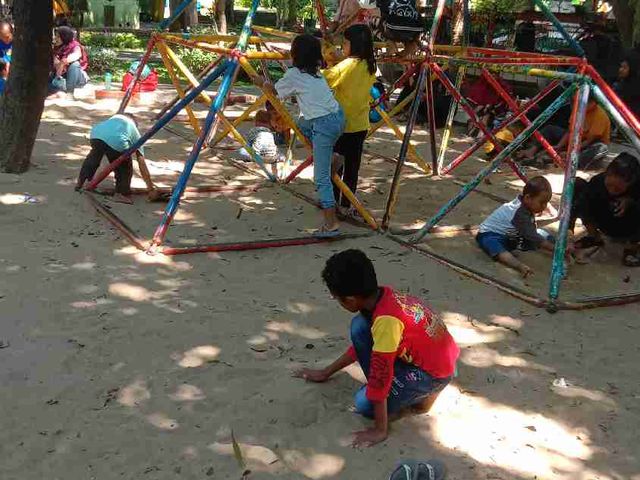 Dijual tanah dan bangunan jalan embong wungu surabaya