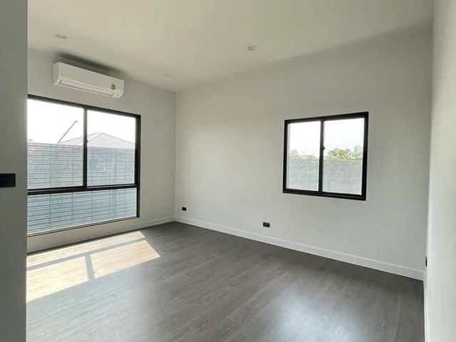 place photo 66