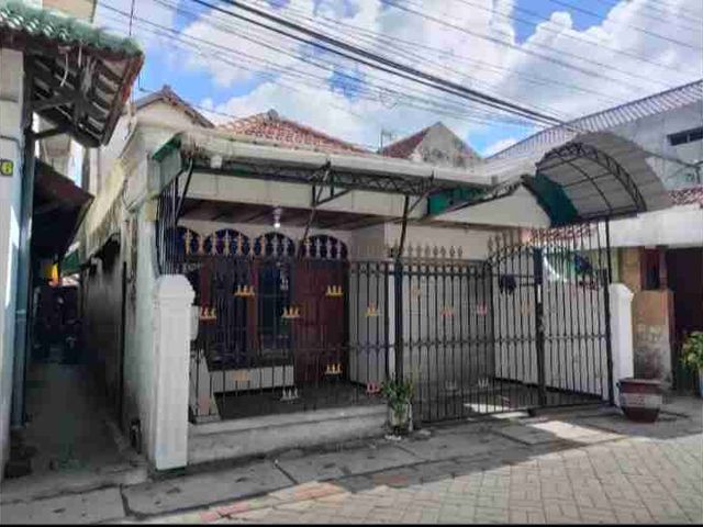 Di jual rumah tengah kota banyurip Sawahan Surabaya