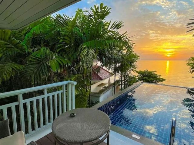 Sell five star beach front hotel 210 key