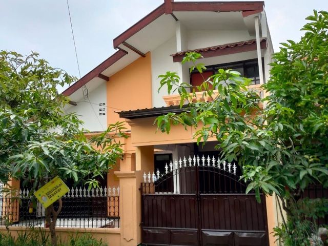 Disewakan Rumah 2 lantai di Wisma Pagesangan Surabaya