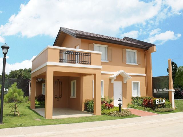 5-bedroom Single Attached House For Sale in Santiago Isabela