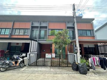 หมู่บ้านสิริเพลส นวนคร SIRI PLACE NAVANAKORN ขายด่วน ทาวน์เฮ้าส์ 2 ชั้น เนื้อที่ 16.50 ตร.ว ทำเลดี บ้านใหม่ พร้อมอยู่