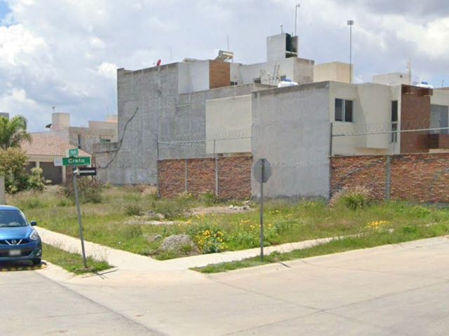 Lote en esquina en venta en Villa Magna.