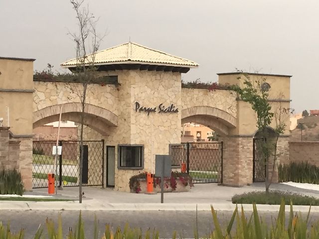 PARQUE SICILIA LOMAS DE ANGELOPOLIS
