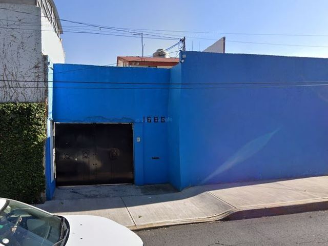 PROPIEDAD DE RECUPERACION HIPOTECARIA CON PRIVILEGIADA UBICACIÓN Y SERVICIOS CERCANOS.