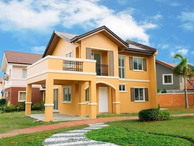 5-bedroom Single Attached House For Sale in Lipa Batangas